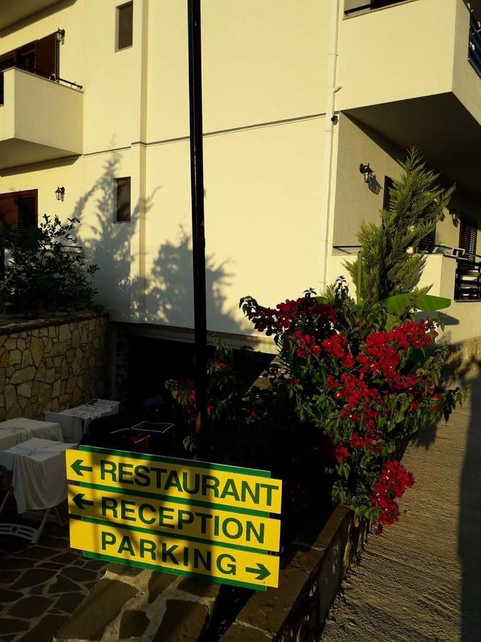 Hotel Natali Dhërmi Exteriör bild