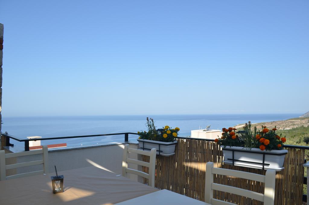 Hotel Natali Dhërmi Exteriör bild